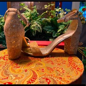 Stylish cork textured heel